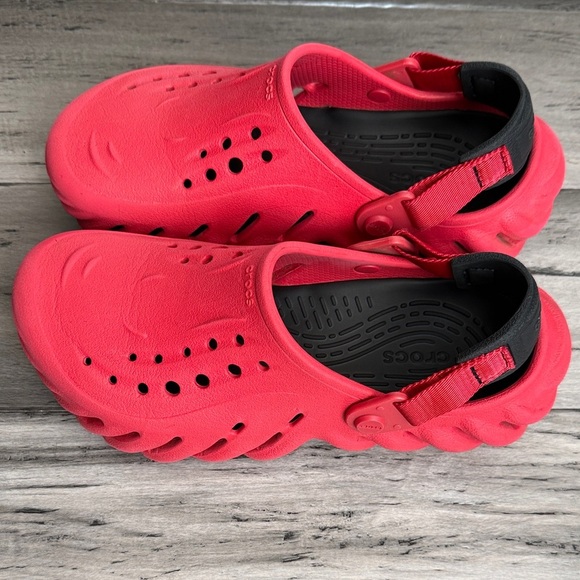 CROCS Men Vibrant Red Water Shoes - Picture 3 of 12